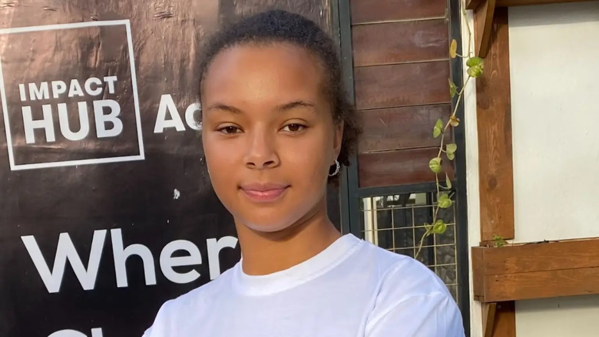 Aimée Wallin, co-directrice de Ghana Food Movement, sur le terrain agricole de The Kitchen à Accra, Ghana